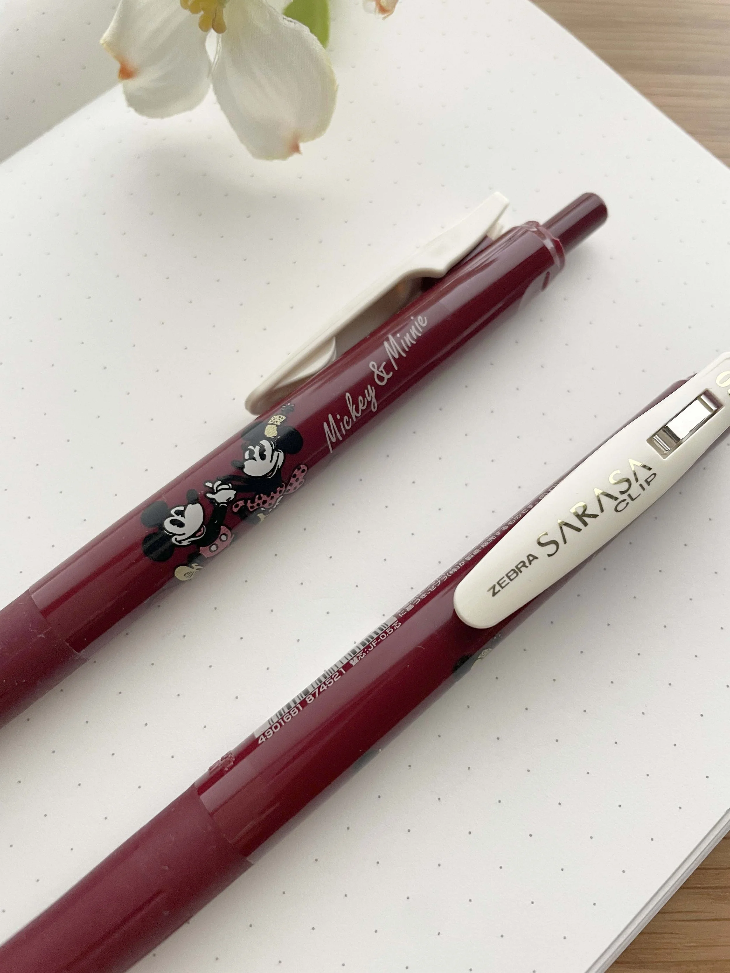 Sarasa Vintage Color Gel 05mm Pen - Disney Mickey Mouse - Red